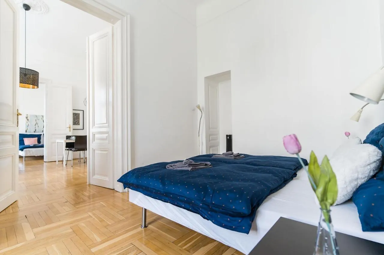 Black & White Apartment Budapesta